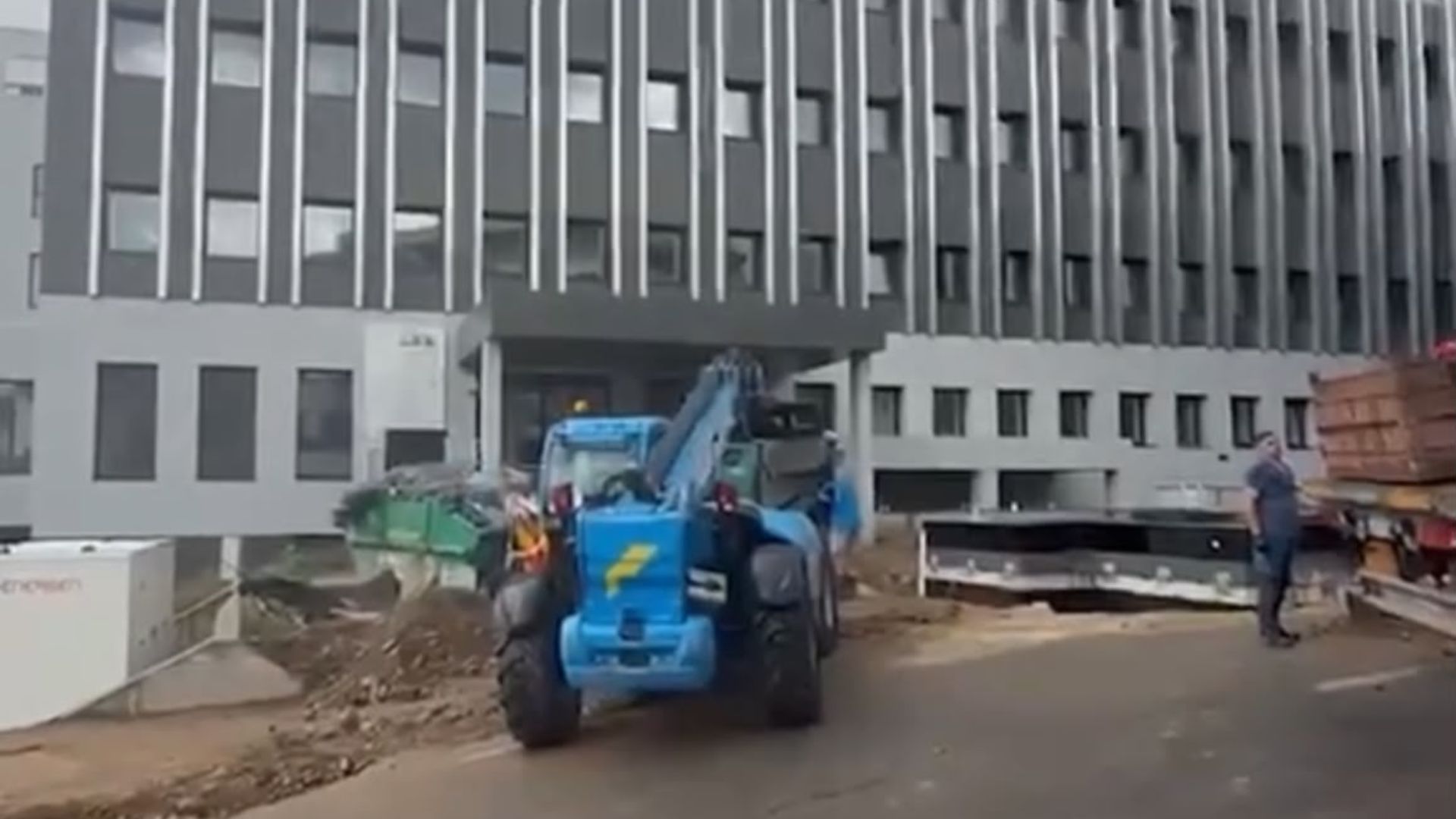 Atentie clujeni Trafic blocat temporar pe strada Pasteur din cauza lucrarilor la noul spital de Neurochirurgie Cand va fi reluata circulatia normala