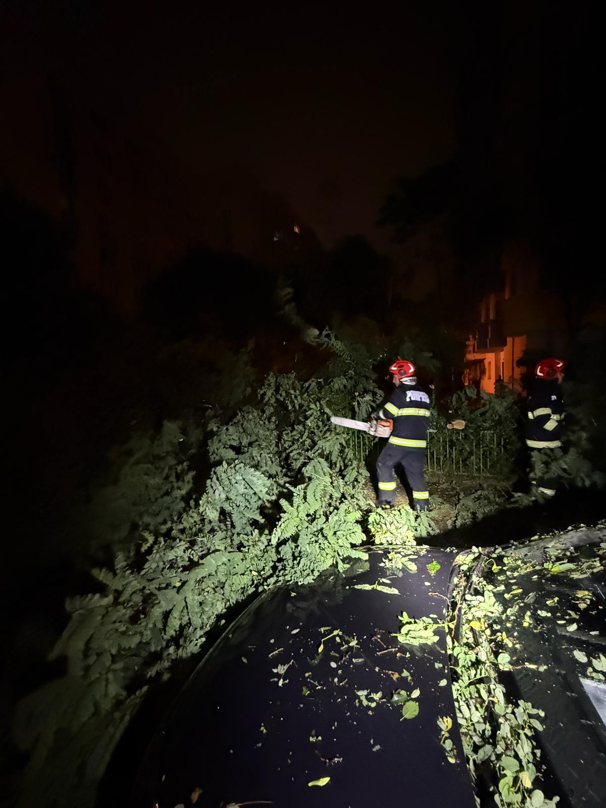 Bucurestiul va fi sub Cod portocaliu si galben de ploi si vijelii