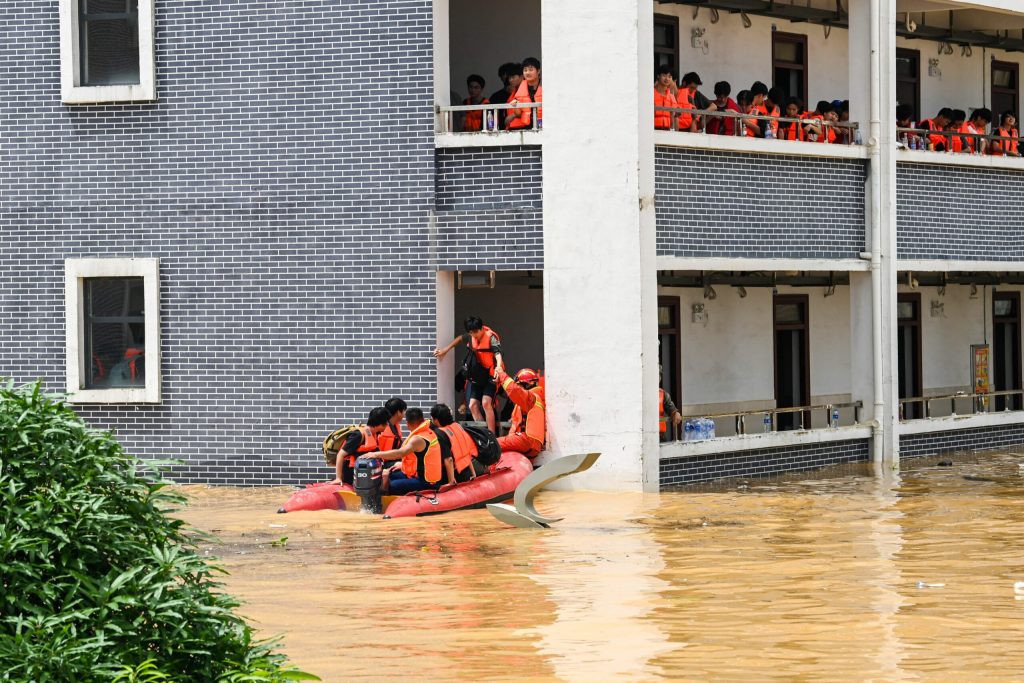 China se pregateste pentru un taifun puternic dupa o saptamana de precipitatii abundente