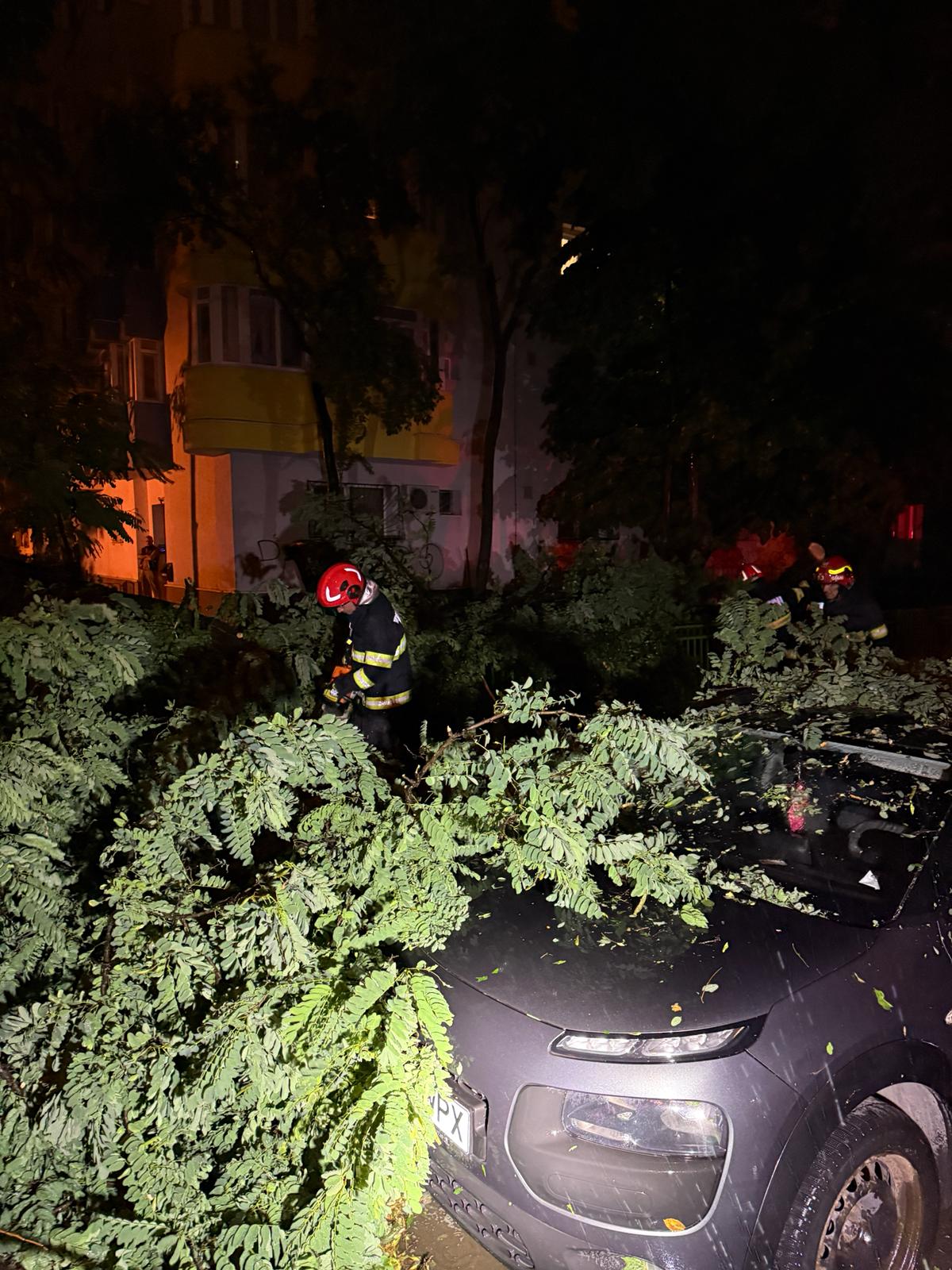 Cod rosu de furtuni in Bucuresti si in mai multe localitati din Ilfov si Ialomite
