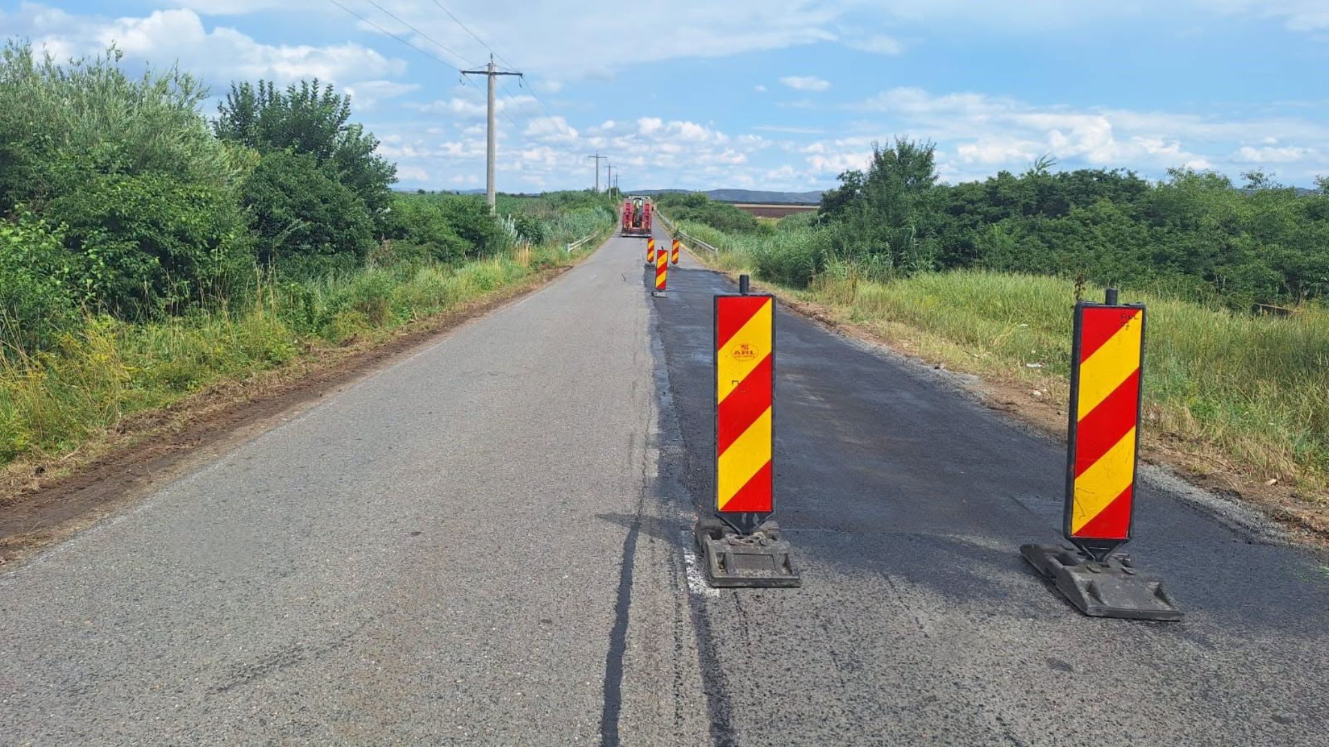 Drum importan entre Cluj si Alba in lucrari Consiliul Judecean Cluj modernizeaza sectorul DJ 107F Luncani pentru o circulatie mai sigura