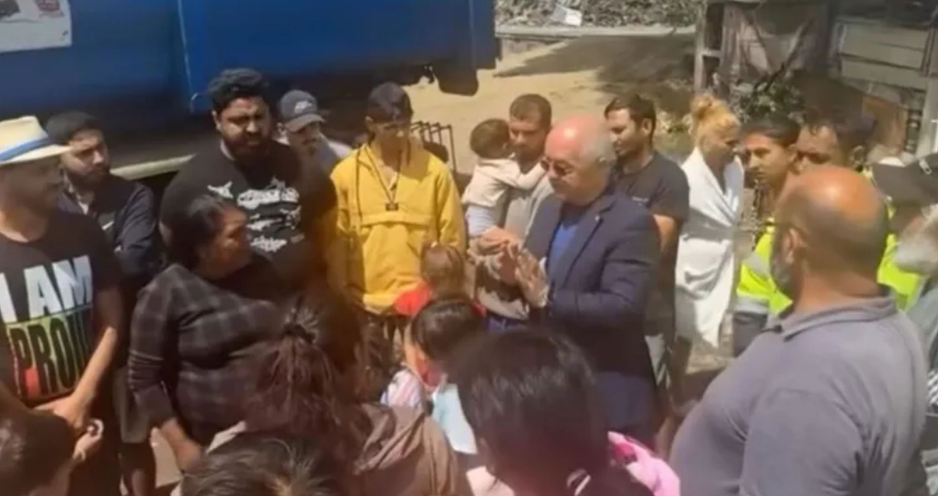 Emil Boc anunta inchiderea definitiva a ghetoului de la Pata Rat pana in 2030 Primaria va cumpa 350 de locuinte Baracile vor disparea si nu vor mai aparea altele