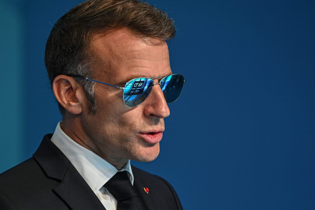 Emmanuel Macron avertizeaza Europa ca strategiile de aparare separate sunt o absurditate si solicita o cooperare militara mai mare