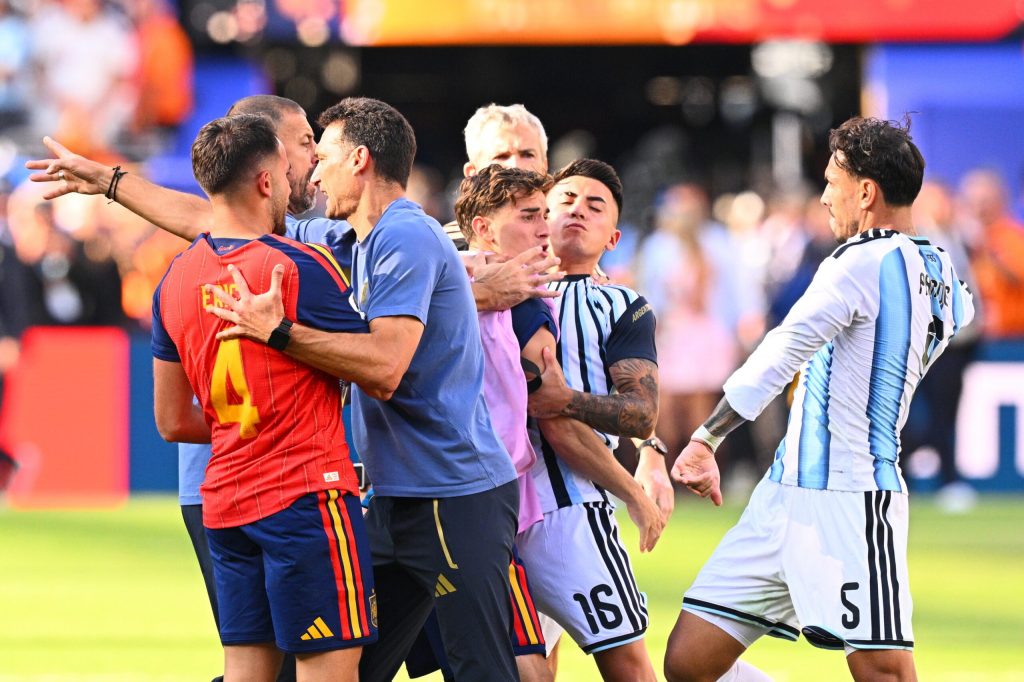 FIFA deschide o ancheta impotriva Argentinei dupa incidentele de la finala Cupei Mondiale Mai multi jucatori si membri ai staff ului in atentia autoritatiilor