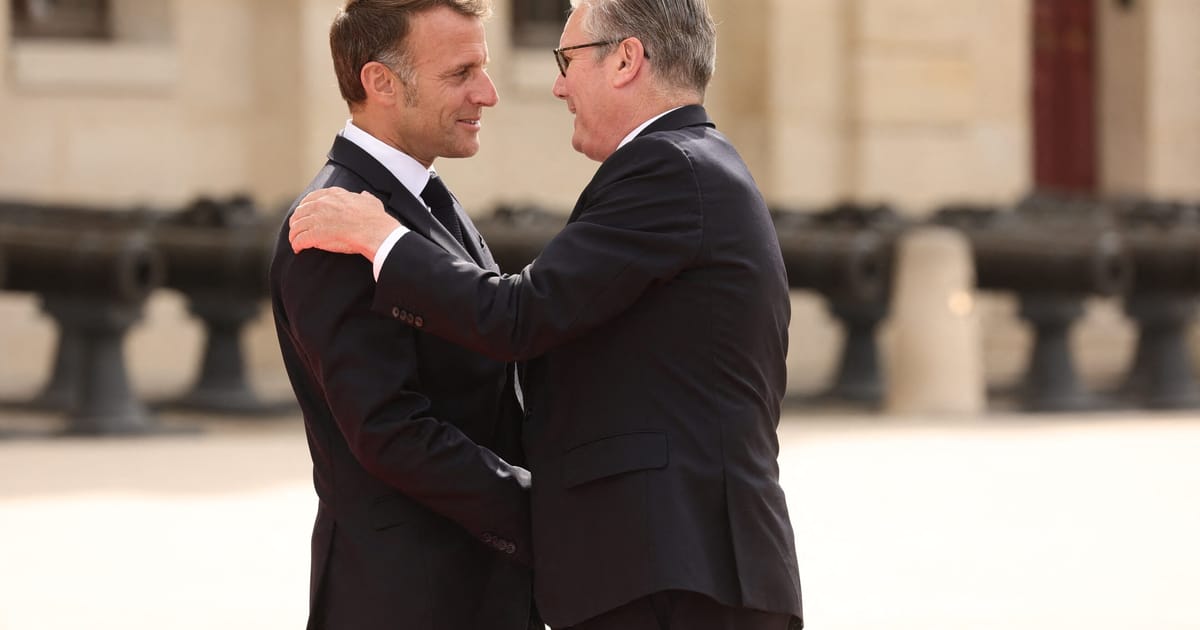 Macron ii confera lui Starmer Legion a de Onoare ca un cadou de ramas bun