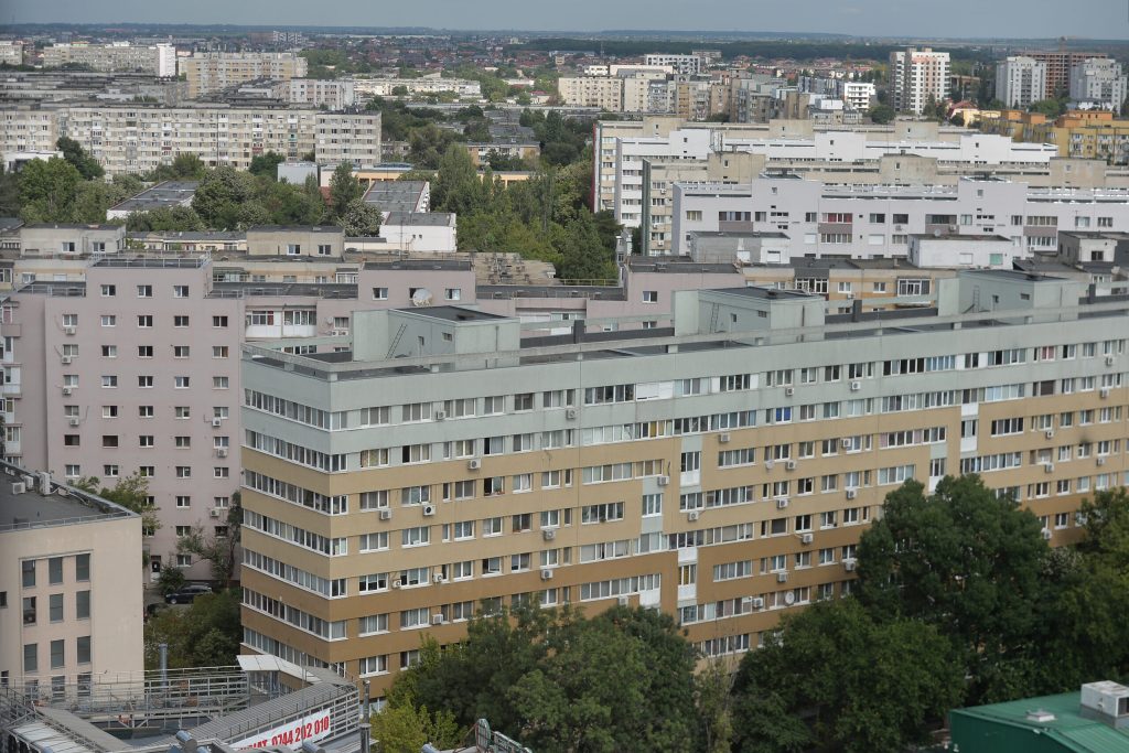 Romanii care locuiesc in cladiri fara lift ar putea beneficia de finantzare pentru instalarea ascensoarelor