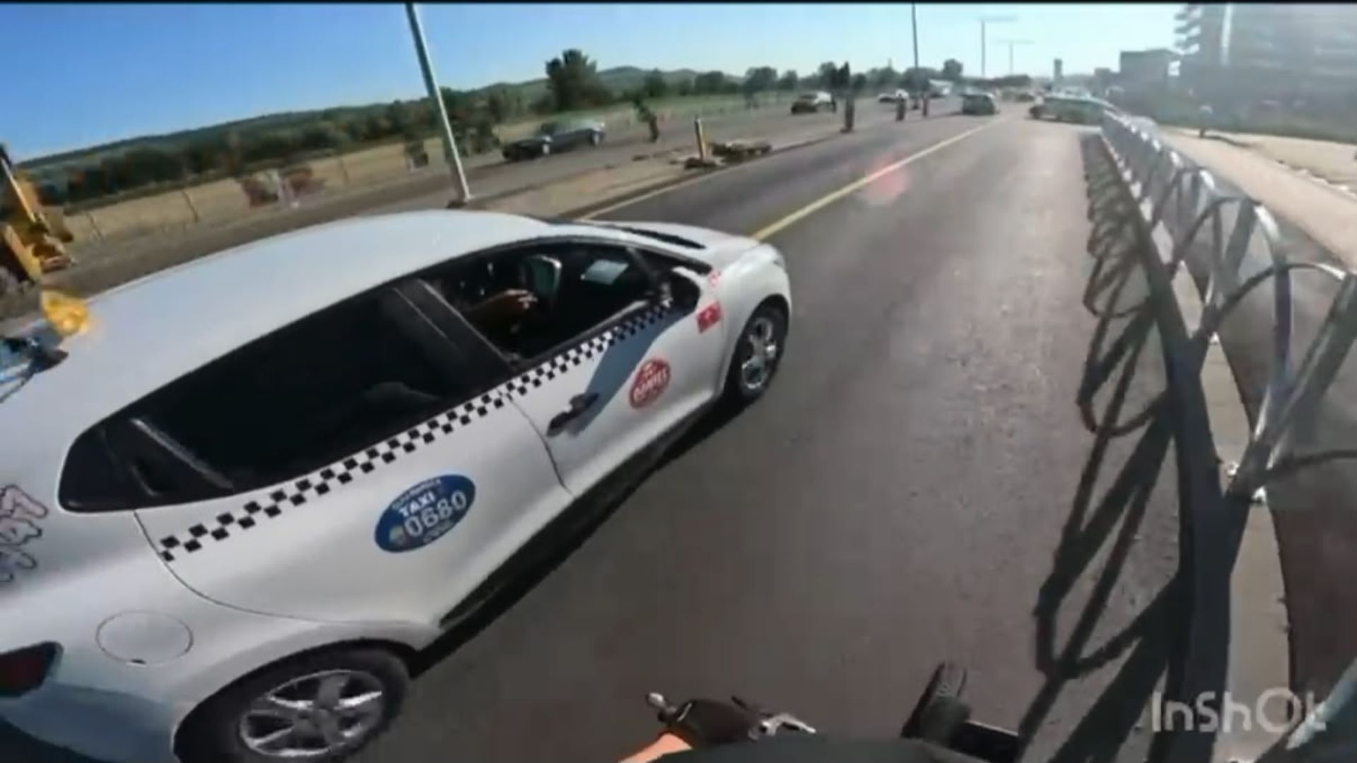 Scandal in trafic la Cluj Un taximetrist i a cerut unui biciclist sa circule pe un trotuar aflat in santier Inca un moment educativ in trafic