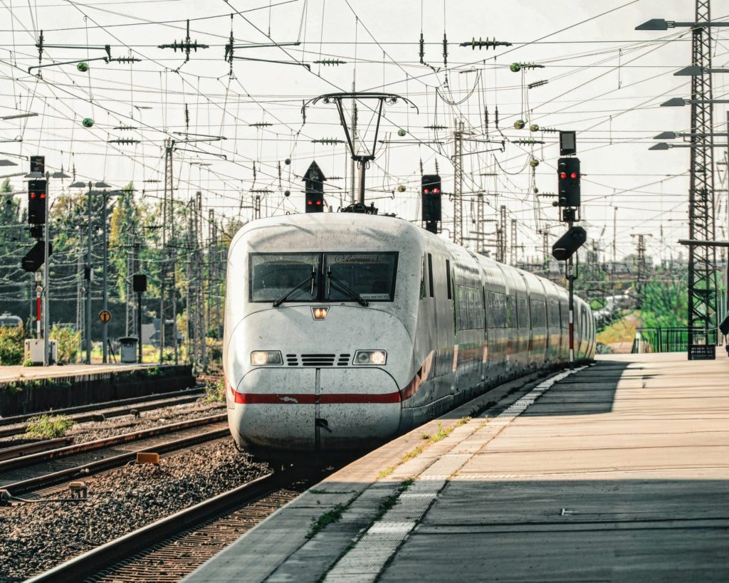 Trenul Budapesta Bucuresti a facut oprire in camp Locomotiva s a defectat in timpul calatoriei