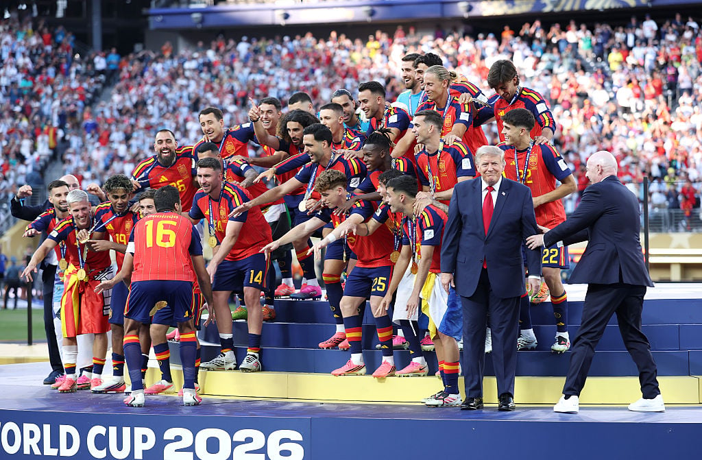 Trump a aparut in fotografia campioanei mondiale Prezidentul FIFA Infantino a incercat sa l indeprteze de pe scena