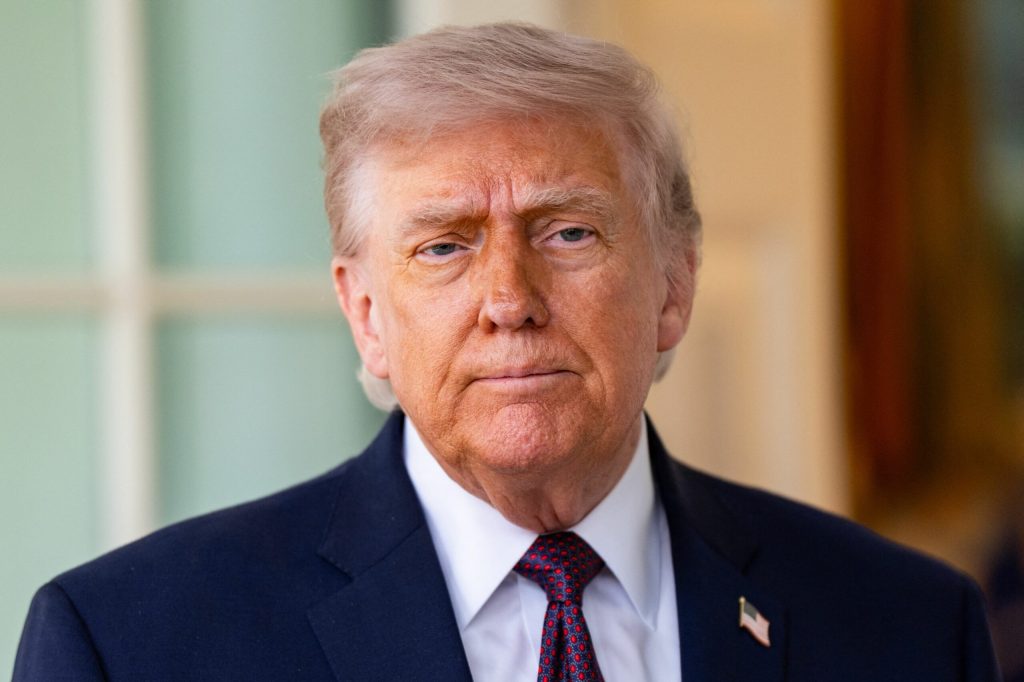 Trump a promis benzina ieftina la o retea de benzinarii din SUA Rezultatul preturile au crescut