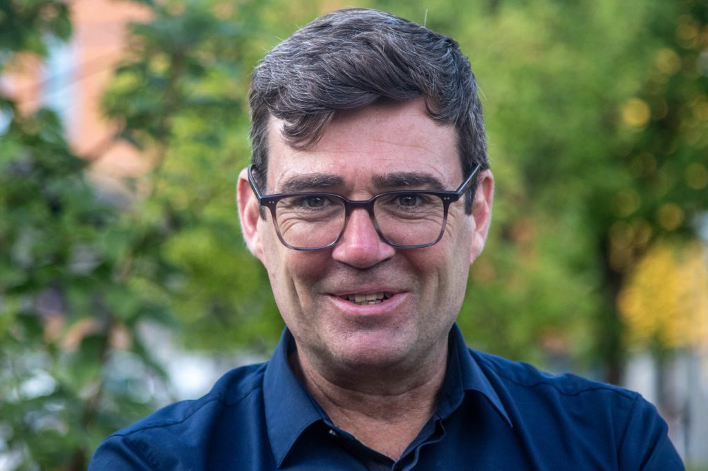 andy burnham isi intares te pozi t ia in partidul laburist si se pregateste sa devina prim ministru al marii britanii