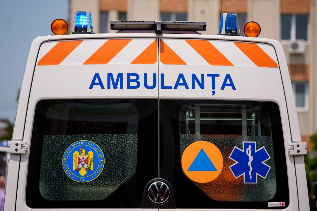 Ambulanta atacata cu topoare bate si pietre intr un sat din Cluj Motivele furiei locuitorilor