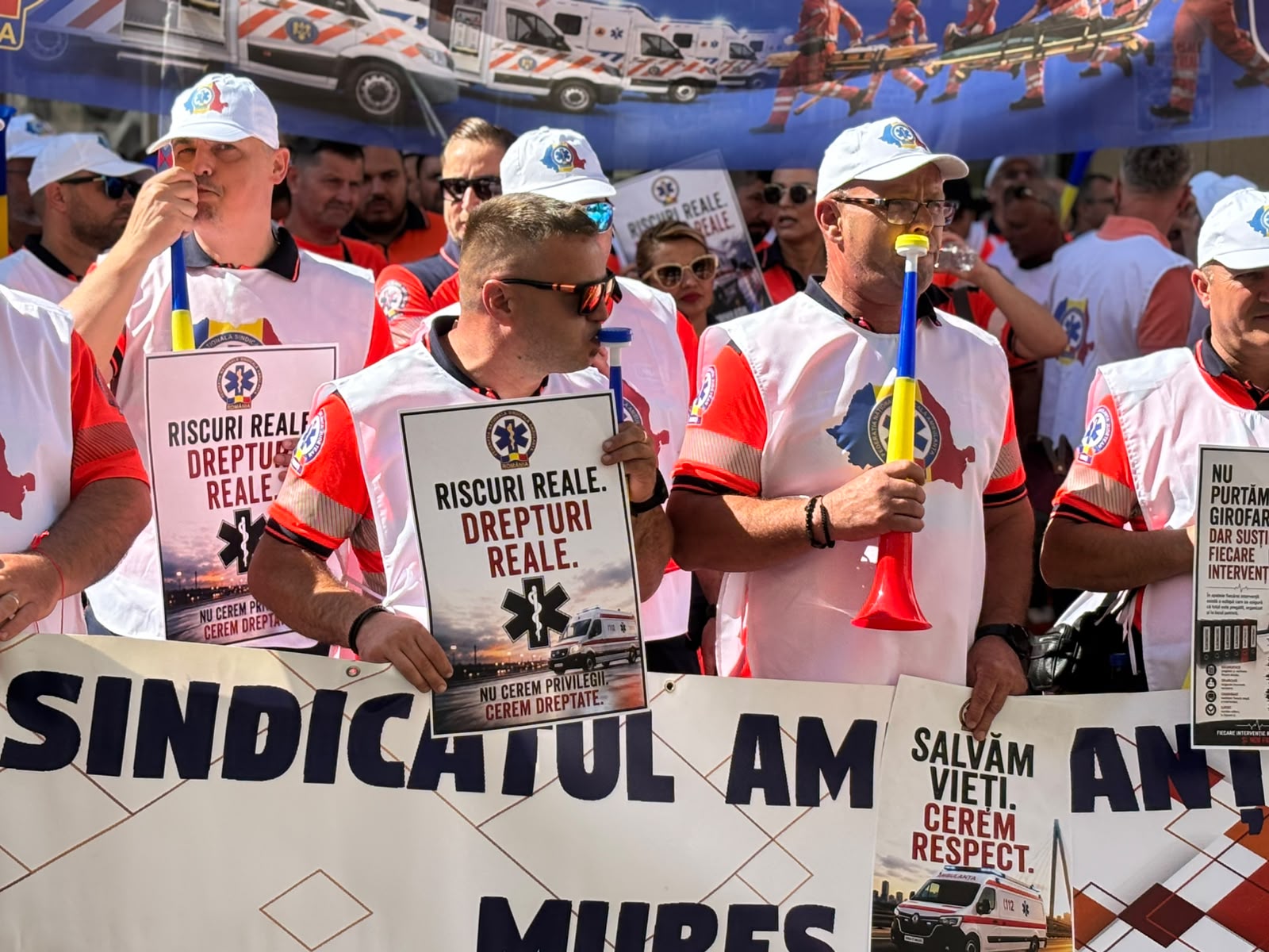 Angajatii de la Ambulanta avertizeaza cu actiuni extreme Nu suntem ambulanta neagra