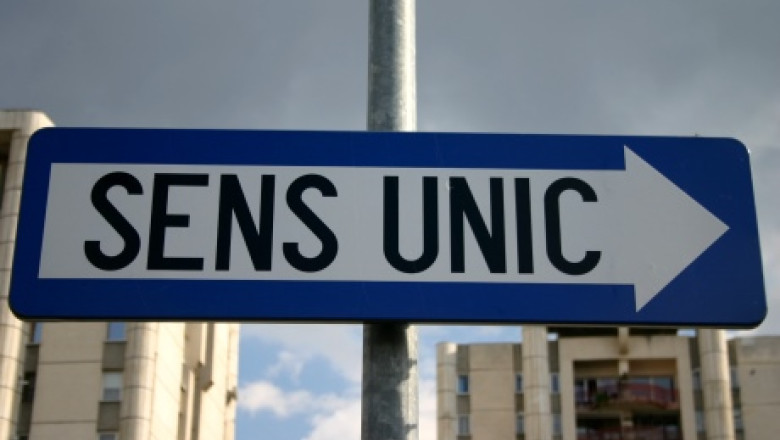 Atentie soferi din Cluj Napoca Sens unic nou intr un cartier incepand de miercuri O strada va permite circulatia doar pe o singura directie in jos