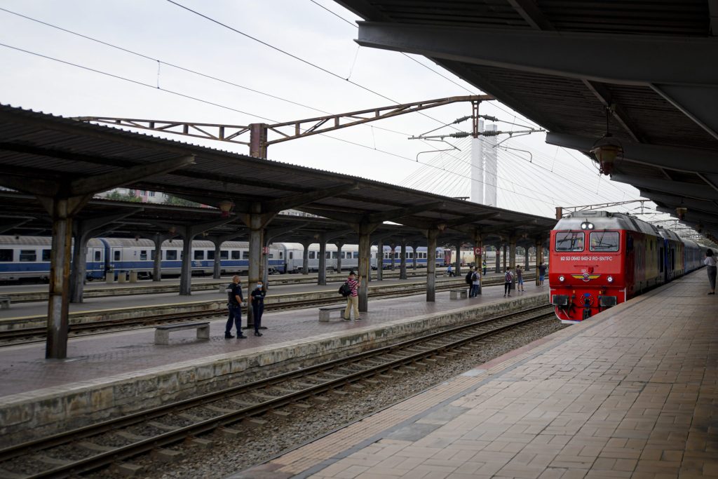 Circulația feroviară afectată între Bălănoaia și Stănești din cauza defectării unui tren de marfă. Un tren de călători a fost oprit la Giurgiu Nord. 2 Circulatia feroviara afectata intre Balanioaia si Stanesti din cauza defectarii unui tren de marfa Un tren de calatori a fost oprit la Giurgiu Nord