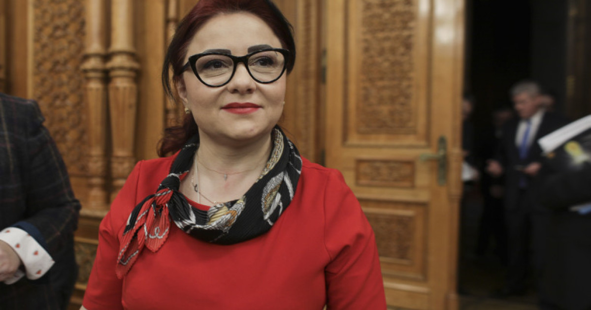 Cristina Traila membra a Partidului National Liberal este audiata la DNA Iasi A fost pusa sub acuzare in cazul lui Fanel Bogos
