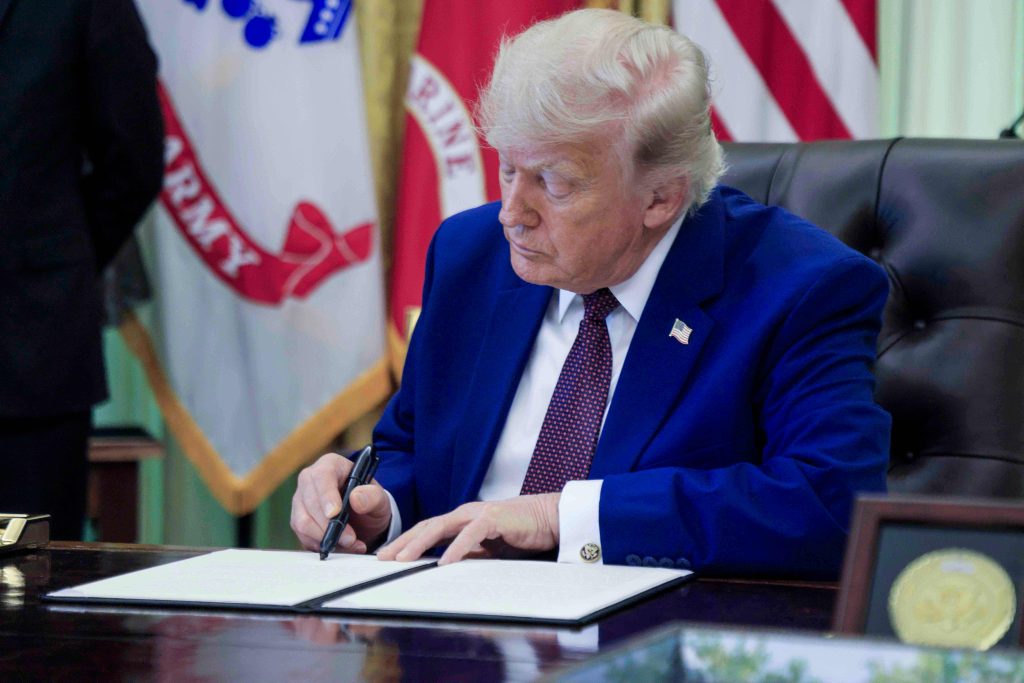 Decizie fara precedent Un portavion care urma sa poarte numele unui erou de la Pearl Harbor ar putea fi redenumit in onorarea lui Trump