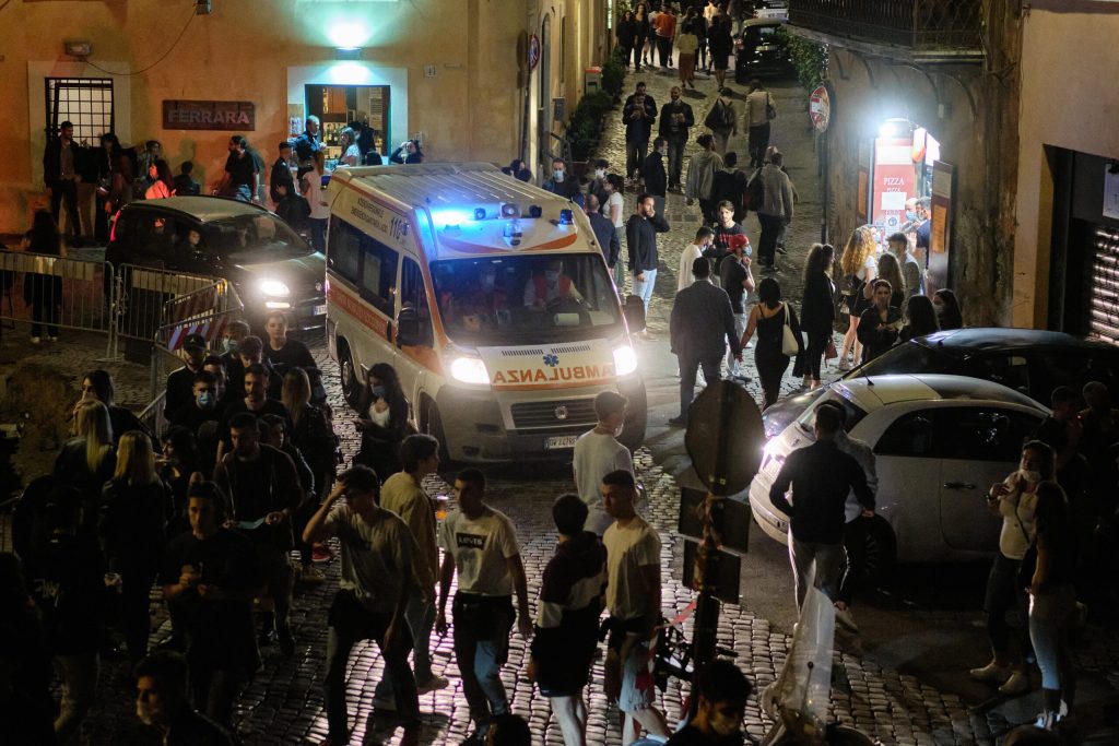 Doi parinti romani au parcurs mai mult de 100 de km pe o autostrada din Italia fara sa si dea seama ca fiul lor a murit pe bancheta din spate