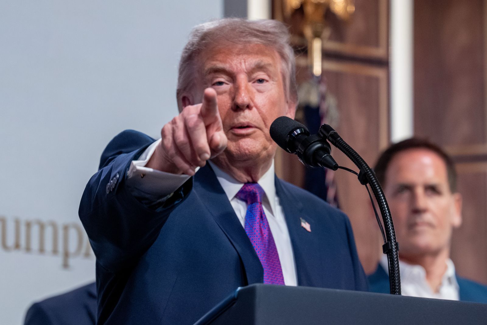 Donald Trump avertisment dur pentru Oman Daca ne va impiedica il vom bombarda pana il facem scrum