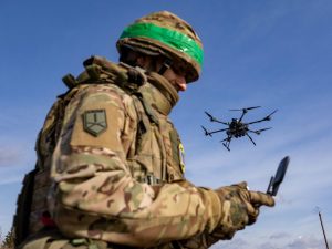 Dronele vehiculele teleghidate si robo tii cu patru picioare schimba fata razboiului modern