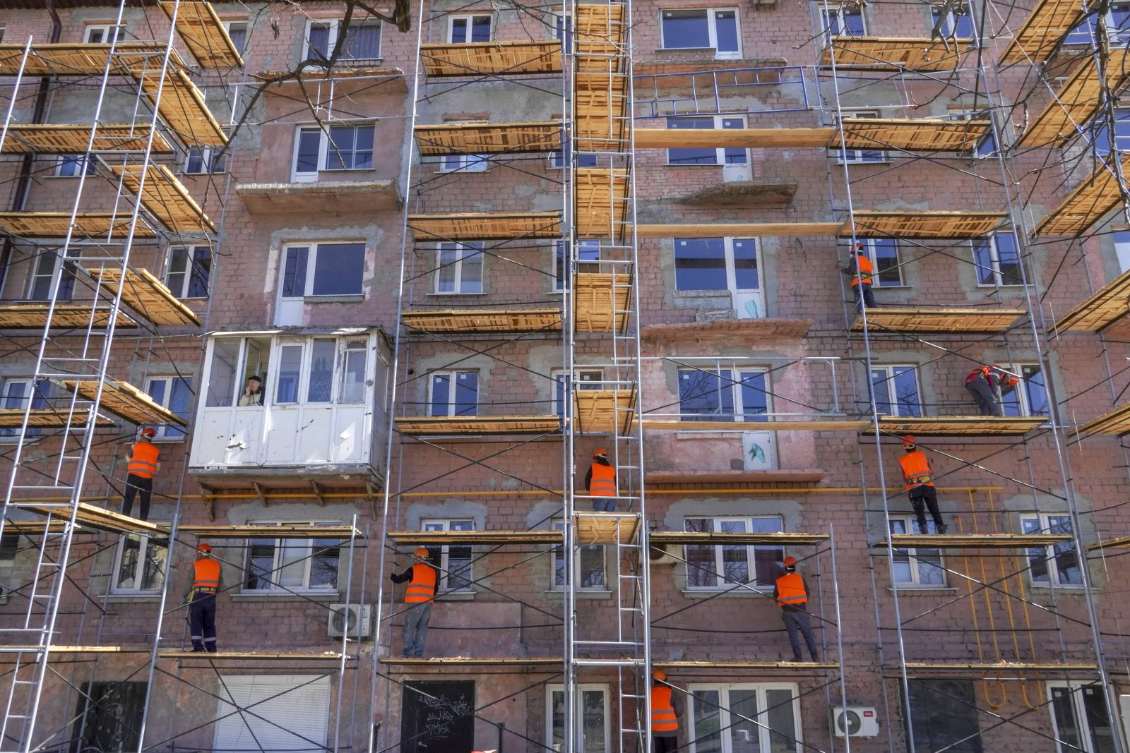 Explozie imobiliara in Mariupol ocupat noi complexuri rezidentiale se ridica pe ruinele orasului devastat de Rusia