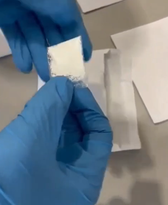Femeie arestata dupa ce a incercat sa trimita 35 de doze de cocaina in Austria prin curierat