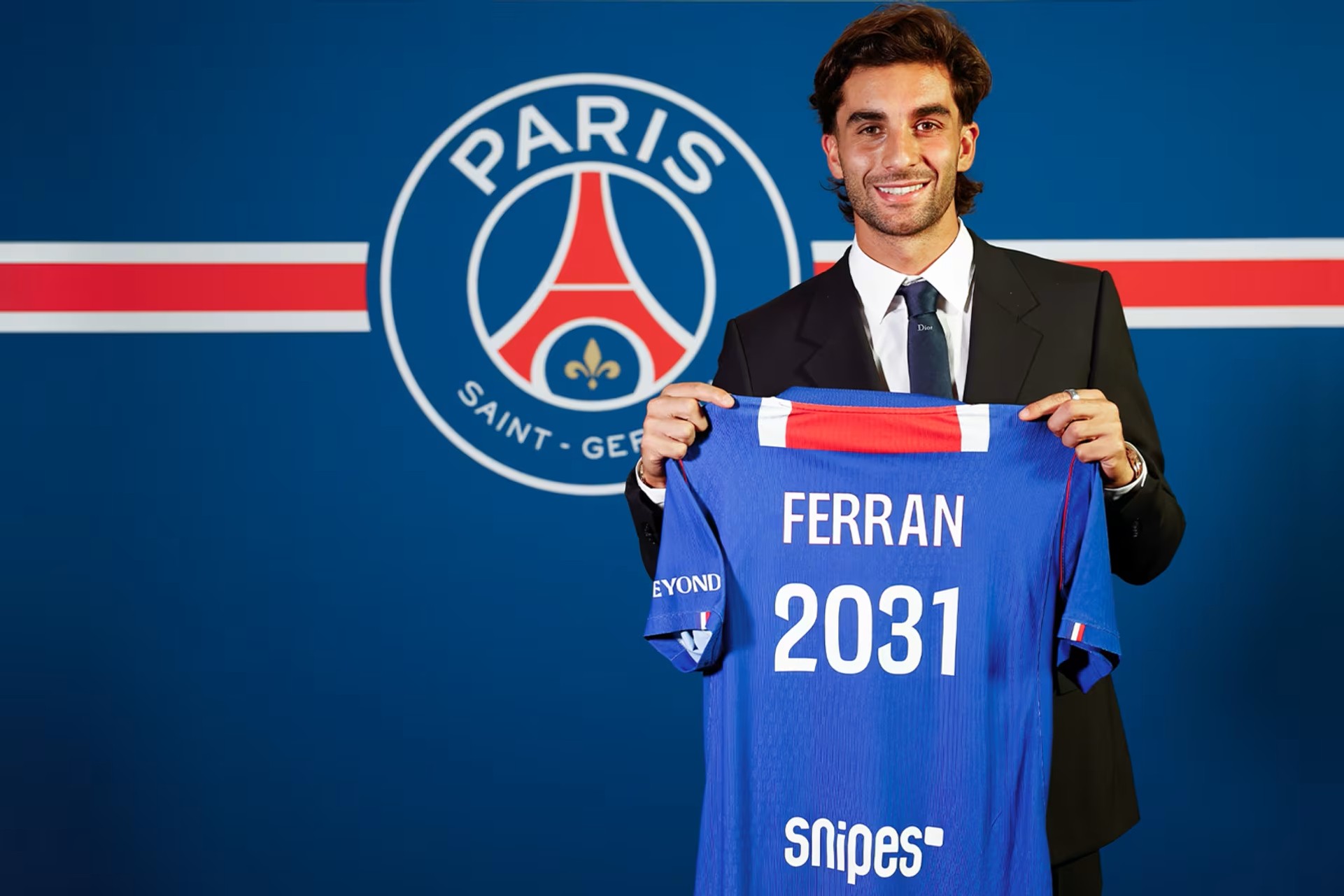 Ferran Torres cel care a marcat golul ce a adus victoria Spaniei in finala Cupei Mondiale semneaza un contract cu Paris Saint Germain pana in 2031