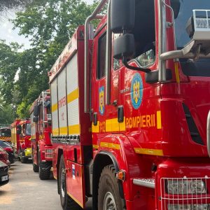 Incendiu la un autocar in Ramnicu Valcea flacaraile s au extins la alte doua vehicule comerciale