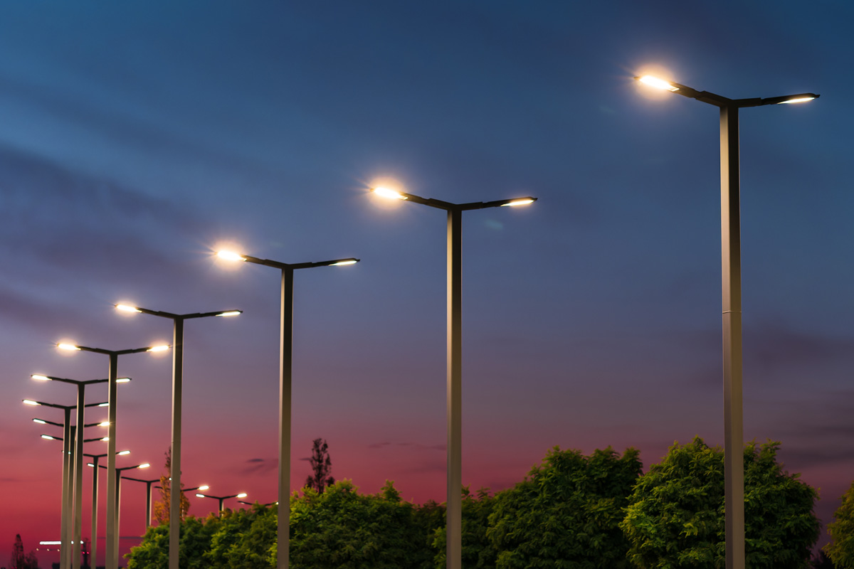 Intreg iluminatul public dintr o localitate din Cluj va fi modernizat 250 de lampii LED si un sistem de control de la distanta pentru aprinderea si stingerea acestora