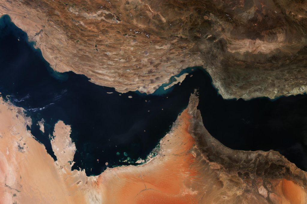 Iranul anunta ca se apropie de un acord privind Stramtoarea Ormuz Calea maritime eseniala pentru transportul petrolului ar putea fi redeschisa