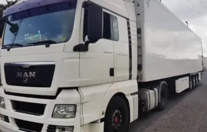 Locuitorii din zona Oasului Cluj Napoca sunt extenuati din cauza TIR urilor Se clatina din toate articulatiile