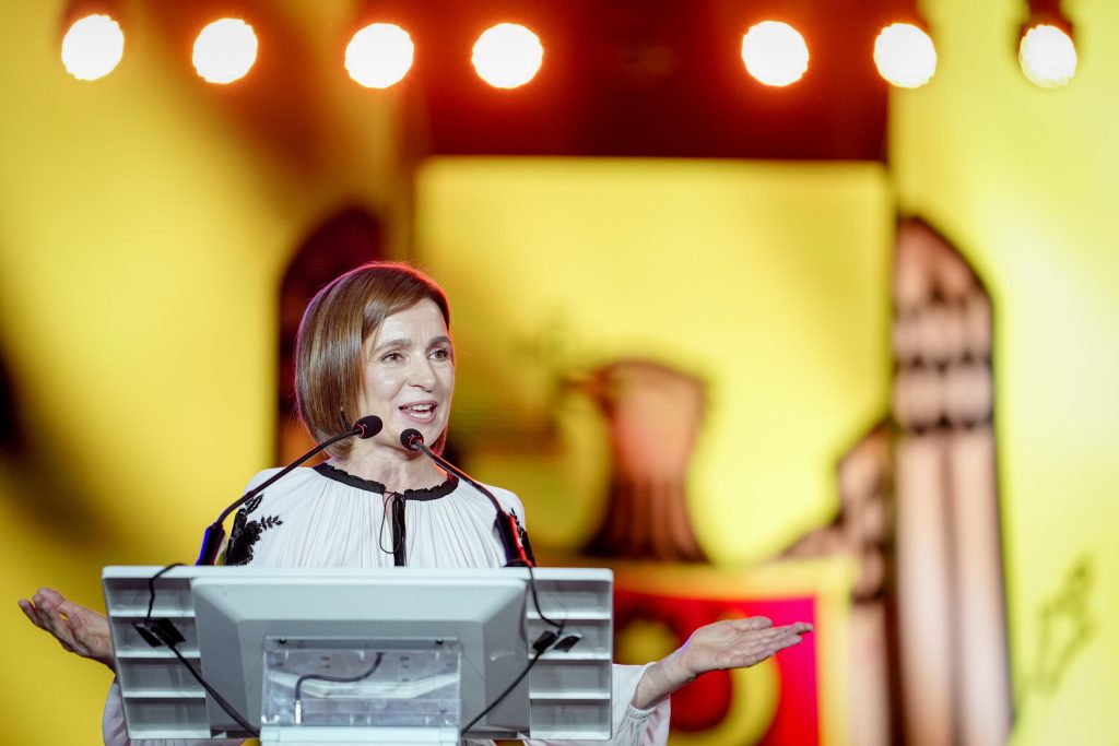 Maia Sandu condamnă atacul rusesc asupra centrului comercial din Krivoi Rog: cel puțin 16 persoane decedate și peste 130 de răniți. 2 Maia Sandu condamna atacul rusesc asupra centrului comercial din Krivoi Rog cel puin 16 persoane decedate i peste 130 de ranini
