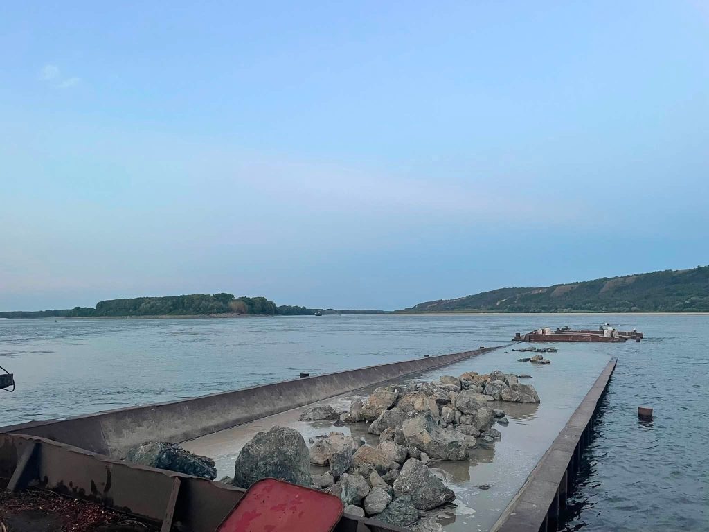 O parte dintre cabluri s au rupt Momentele tensionate din timpul scufundarii celor patru barje care au salvat Reactorul 2 de la Cernavoda