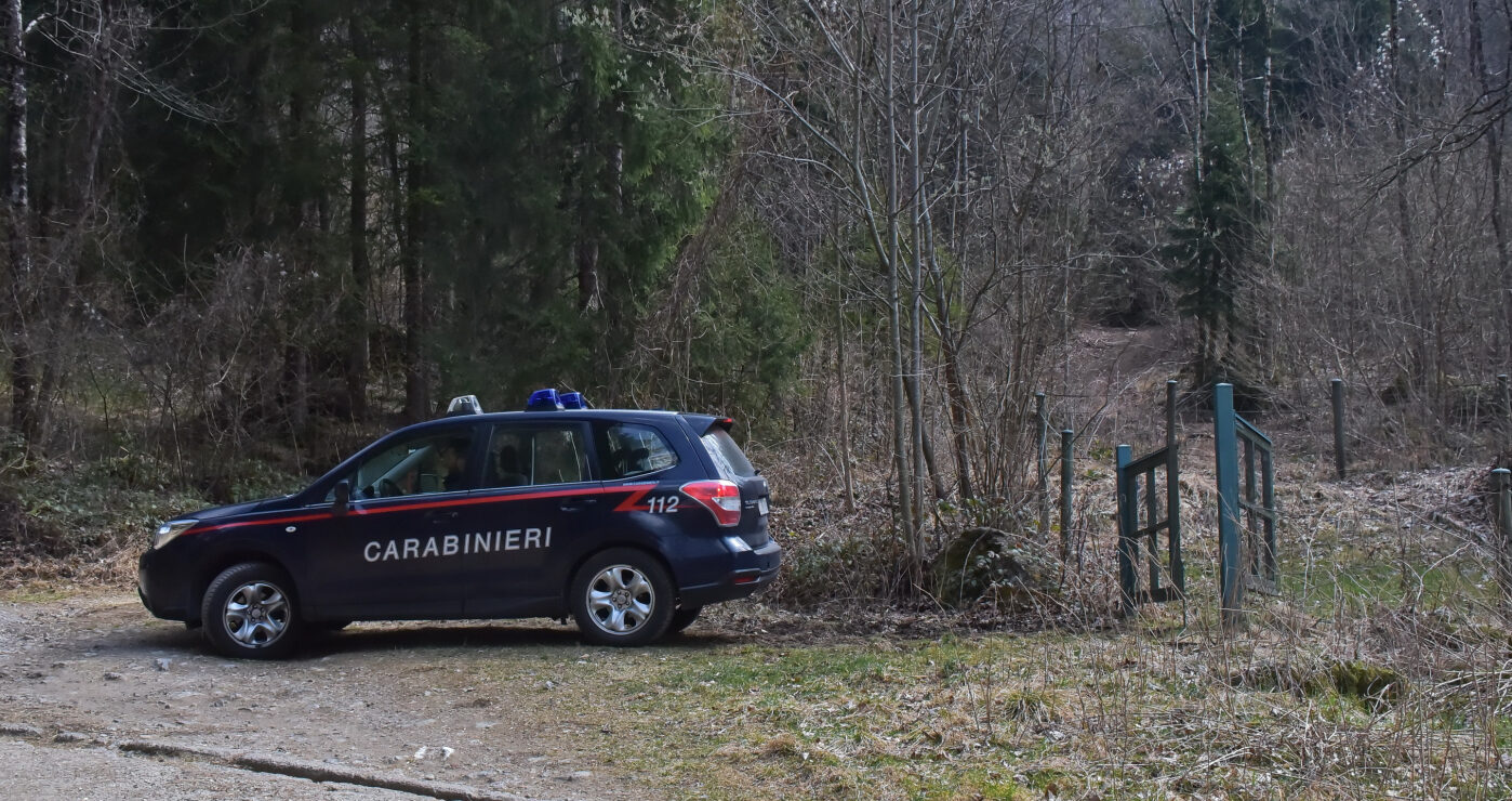 O soferita de 84 de ani a provocat un accident in care au fost implicati doi biciclisti iar sotul ei incercand sa o ajute a lovit doi politisti