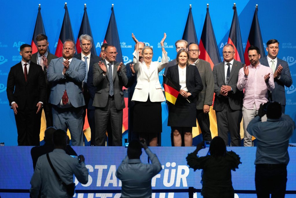 Partidul care conduce sondajele din Germania ar putea fi interzis Peste o mie de juristi cer deschiderea procesului impotriva AfD
