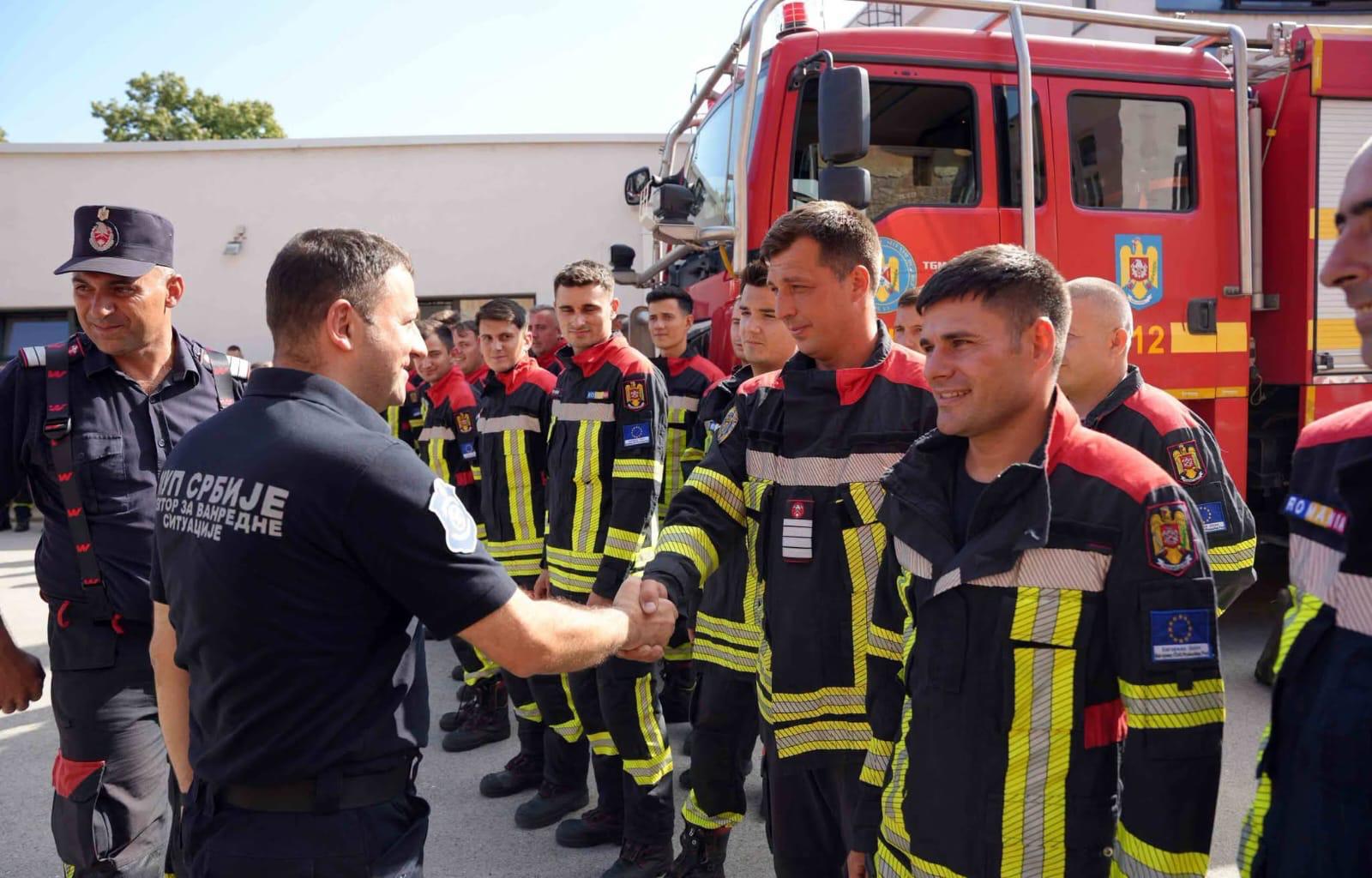 Pompierii români sunt gata să sprijine Serbia. Echipele au realizat misiuni de recunoaștere în zonele afectate de incendii. 2 Pompierii romani sunt gata sa sprijine Serbia Echipele au realizat misiuni de reconastere in zonele afectate de incendii