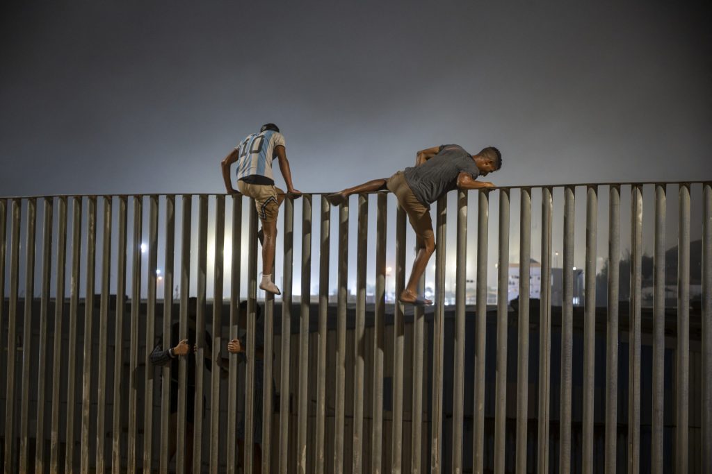Posibili suspecti de terorism identificati printre migrantii sositi in Ceuta Ce declara presa si sursele din Spania