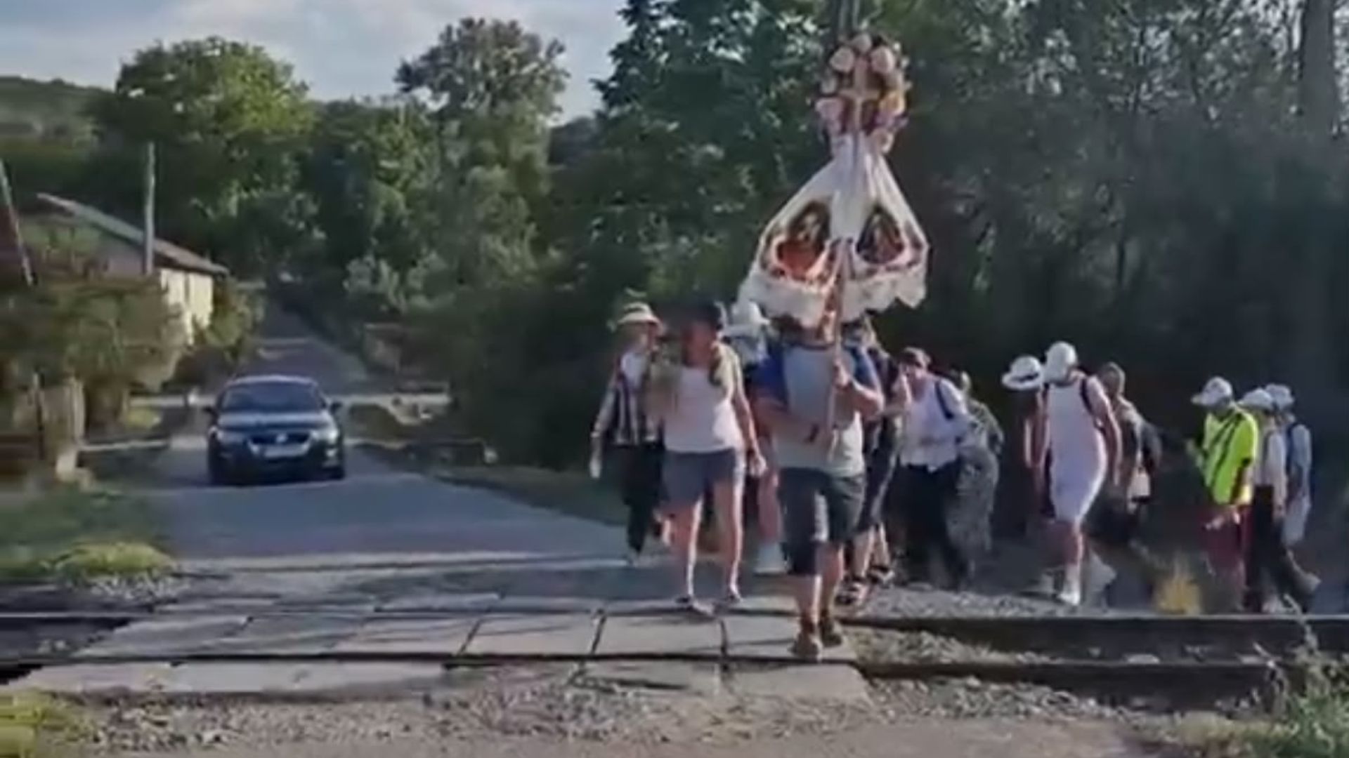 Povestea unui barbat care in fiecare an calatoreste la Manastirea Nicula si a transmis un mesaj emotionant credinciosilor din Cluj Sa ne ocroteasca