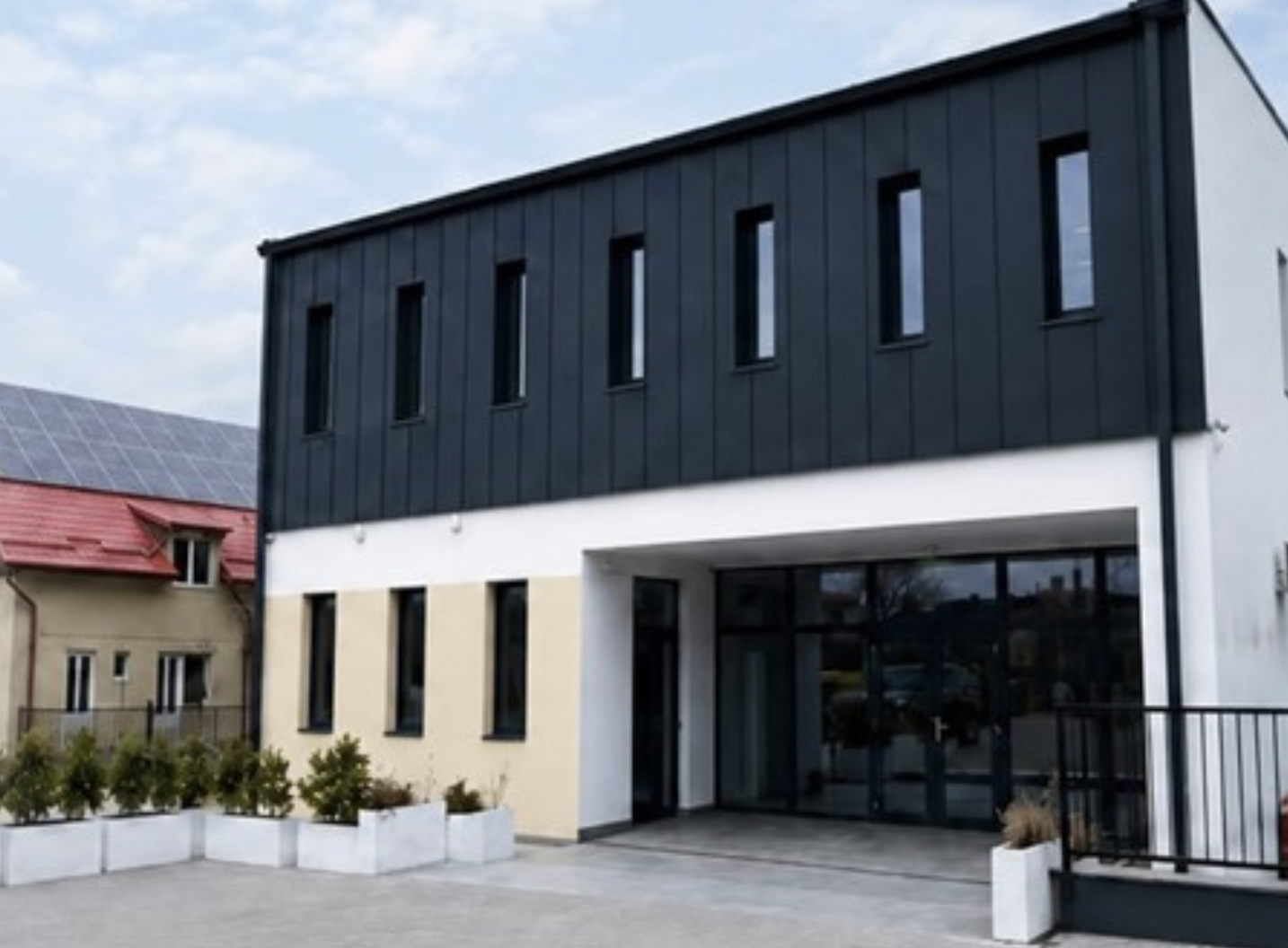Primaria unei comune din Cluj isi va schimba sediul sambata intr o cladire noua Ce modificari vor avea loc pentru cei care se prezinta cu dosare pentru nunti sau alte solicitari