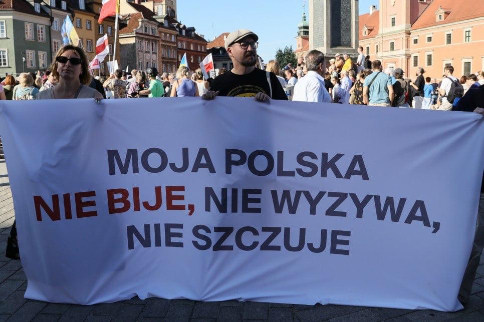 Proteste masive in Polonia impotriva valului de ura si a atacurilor asupra refugiatiilor ucraineni