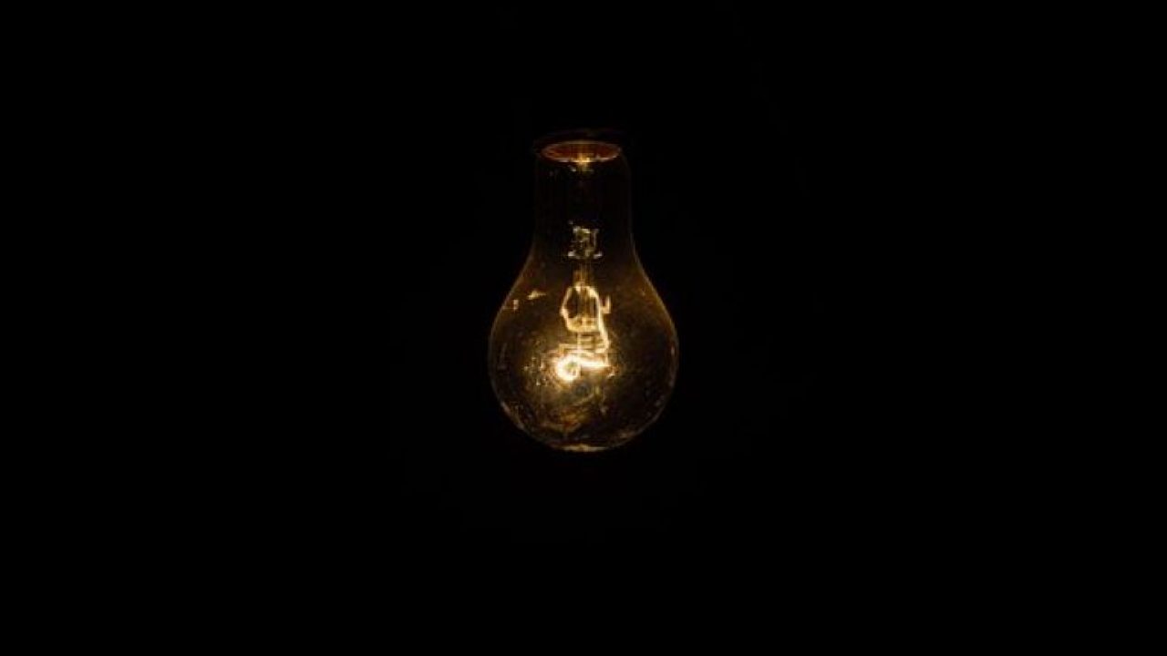 Sute de familii din Cluj Napoca au ramas fara curent electric Avarie neanuntata in retea peste 30 de strazi lasate in bezna in mijlocul zilei de lucru