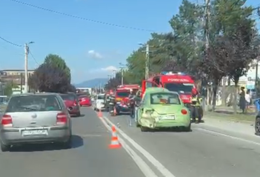 Tanara de 23 de ani din Cluj ranita intr un accident in lant cauzat de un sofer beat care a lovit o si a proiectat o intr alta masina