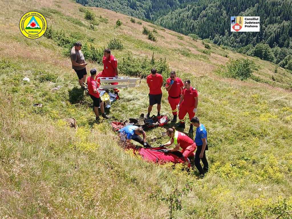 Tragedie in Muntii Grohoti Un barbat de 69 de ani a decedat in timp ce culegea afine in Prahova