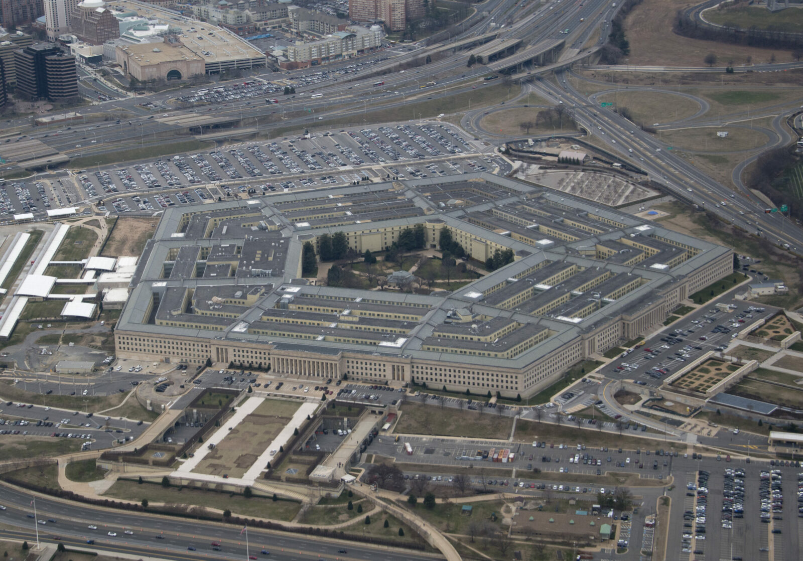 Trei jurnaliști de la publicația militară Stars and Stripes, inclusiv redactorul-șef, concediați de Pentagon. Care ar putea fi motivul invocat? 2 Trei jurnalisti de la publicatia militara Stars and Stripes inclusiv redactorul sef concediati de Pentagon Care ar putea fi motivul invocat