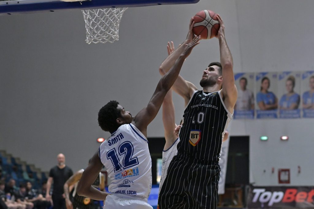 U BT Cluj s a despartit de Dusan Miletic Pivotul sarbu a fost prezentat la noua sa echipa