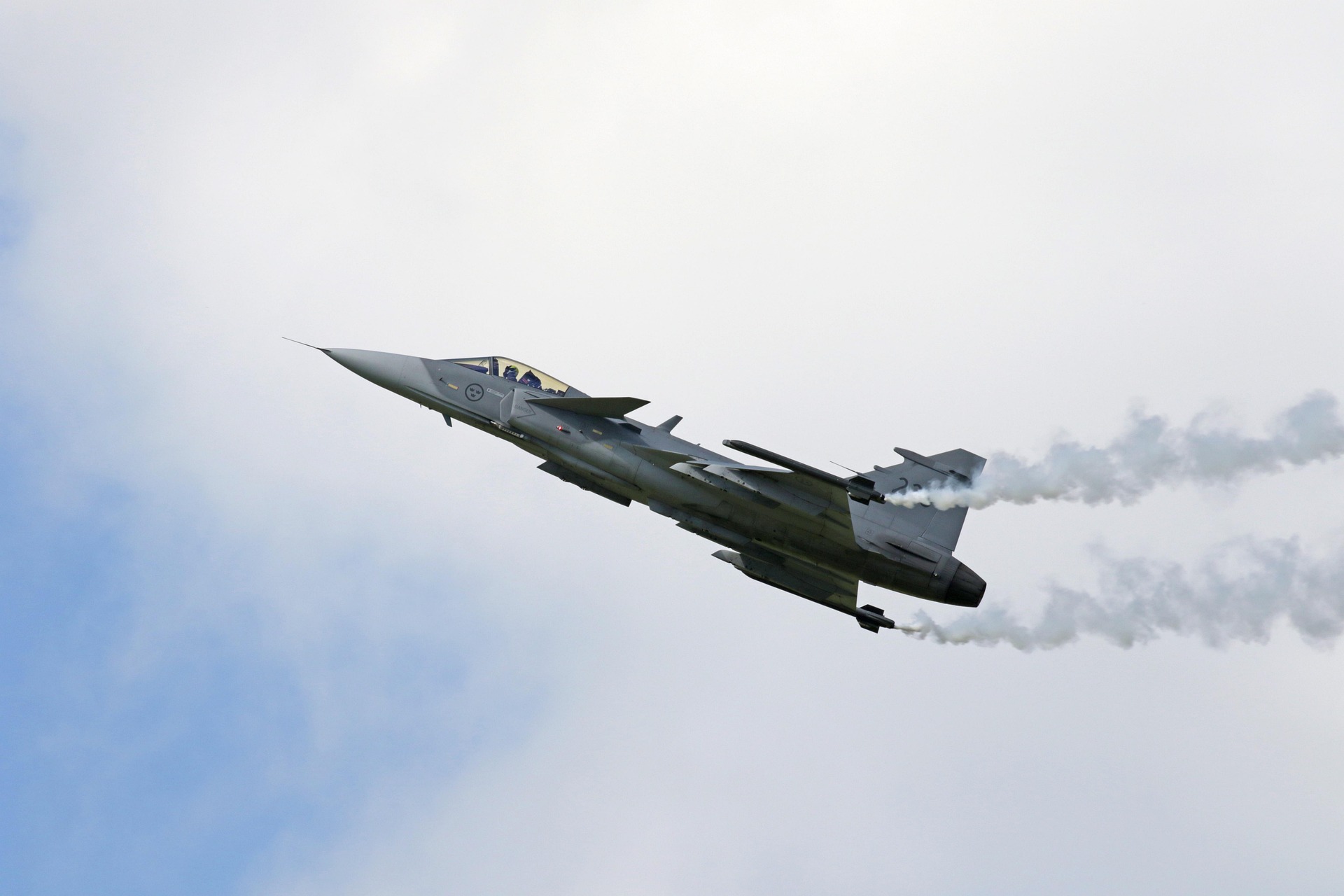 Un avion de vanatoare unguresc s a prabusit Aeronava dotata cu rachete a luat foc