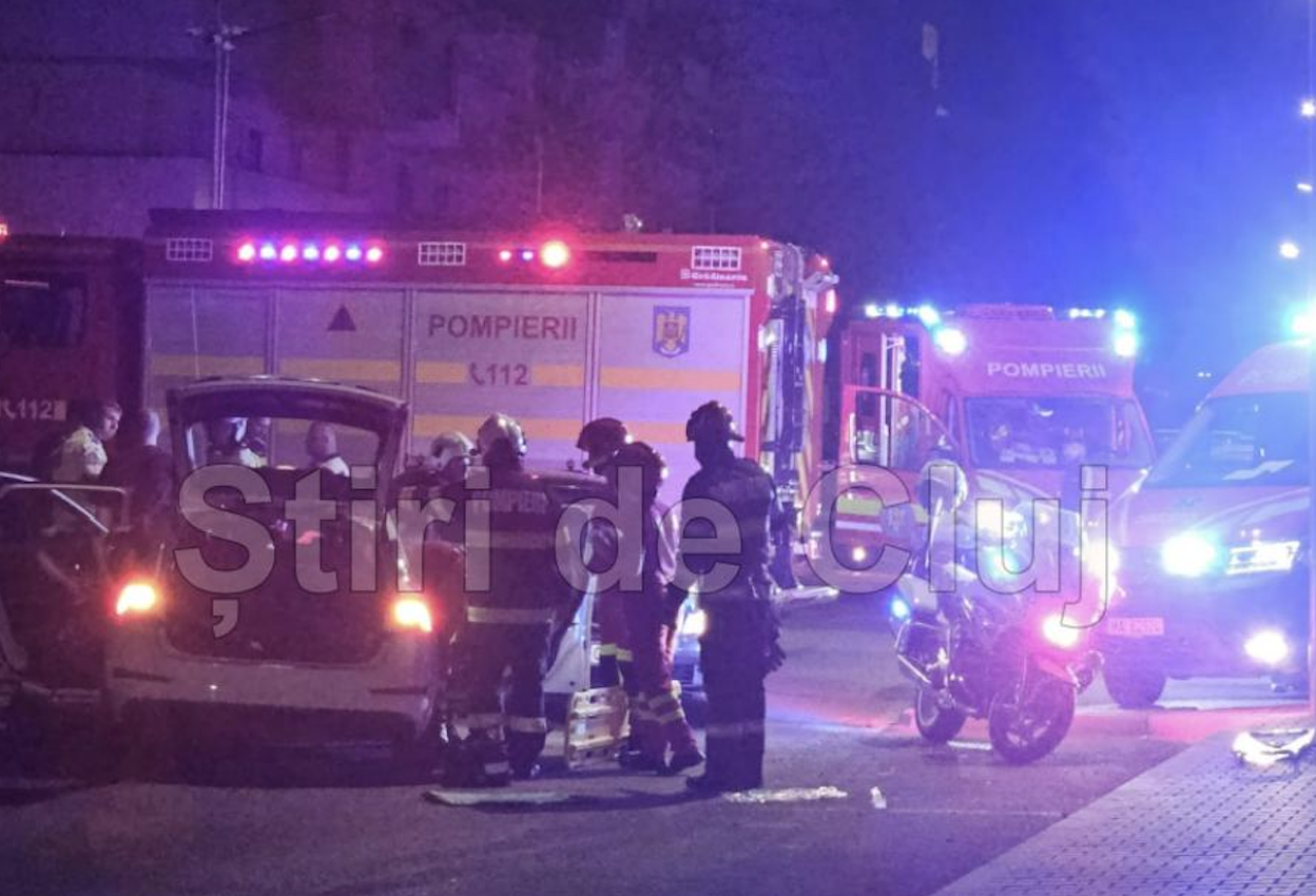 VIDEO Cum a avut loc accidentul grav din Floresti O secunda de neatentie la intersectie a rezultat in distrugerea a doua masini Doi oameni au fost transportati la spital
