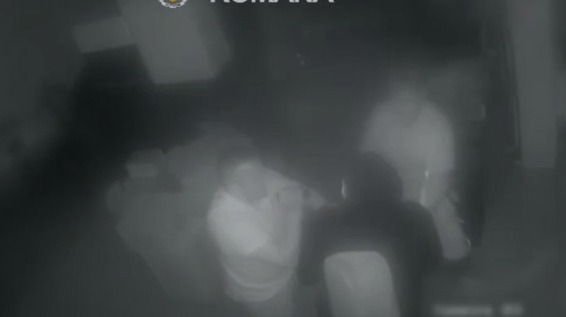 VIDEO Hot prins in flagrant de politistii din Cluj la a treia vizita Noaptea ca hotii A comis furturi doua nopti la rand Acum politistii il supravegheau