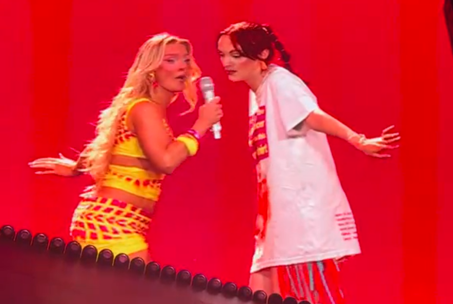 VIDEO Moment de neuitat pentru o fana a Zarei Larsson la UNTOLD 2026 Vedeta a invitat o pe scena sa danseze impreuna si i a oferit un tricou semnat