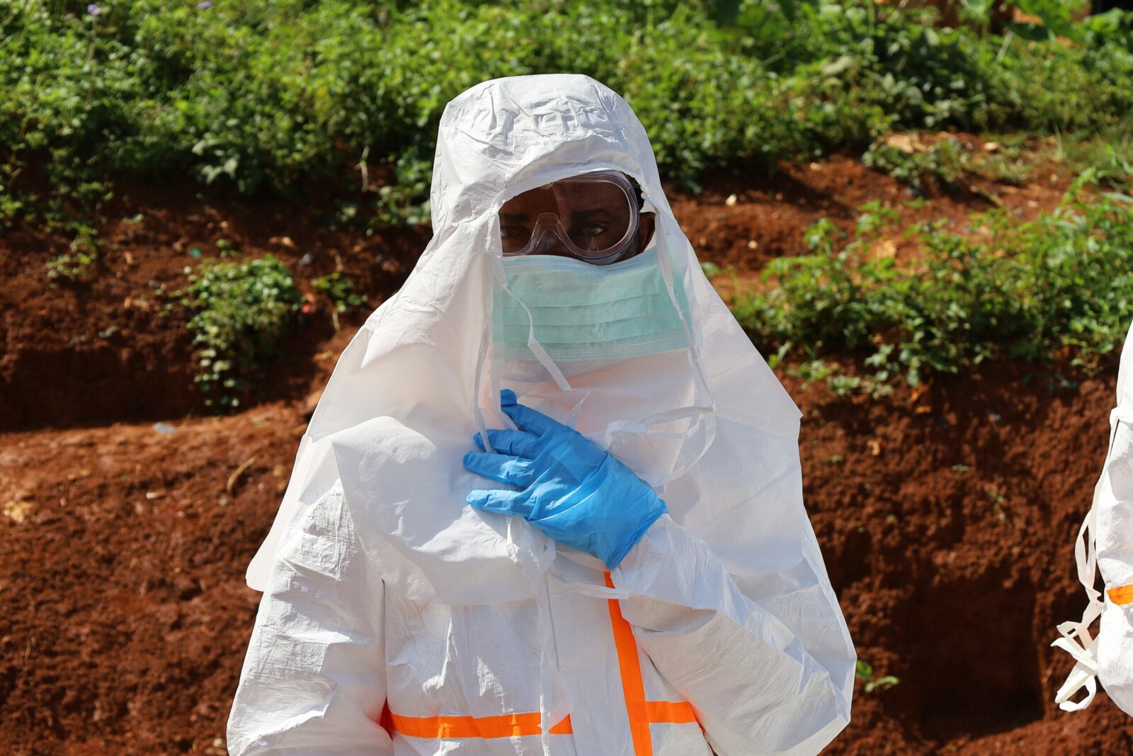 Virusul Ebola ar putea suferi mutari autoritatile africane iau masuri fara precedent dupa cresterea ingrijoratoare a numarului de cazuri